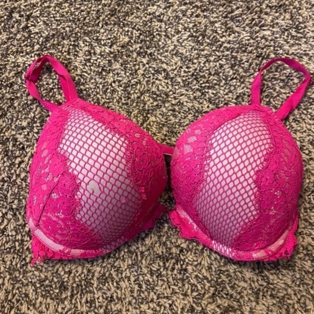 Victoria’s Secret bombshell bra